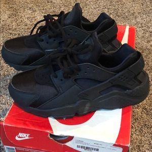 Black Huaraches